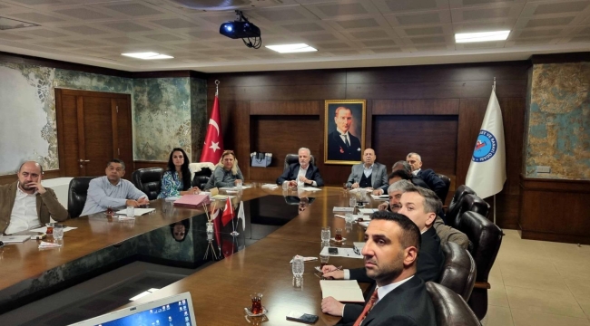 SEKTÖRÜN ÖNCÜ İSMİ REMAX YALI AKDENİZ'E AÇILDI