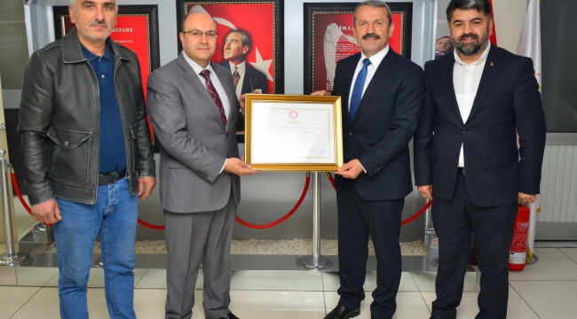 BAŞKAN DEMİRCİ MAZBATASINI ALDI