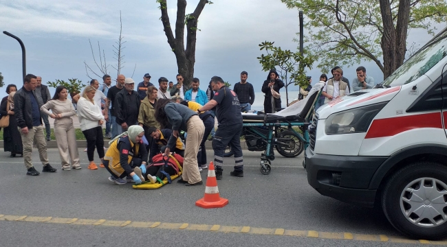KARŞIDAN KARŞIYA GEÇMEK İSTEYEN KADINA MOTOSİKLET ÇARPTI