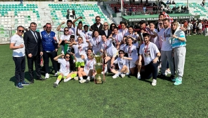 VALİ EROL'DAN ÜNYE KADIN FUTBOL KULÜBÜ'NE KUTLAMA