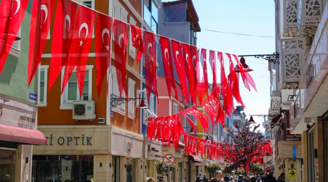 ALTINORDU'DA YER GÖK KIRMIZI BEYAZ