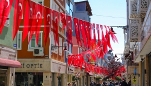 ALTINORDU'DA YER GÖK KIRMIZI BEYAZ