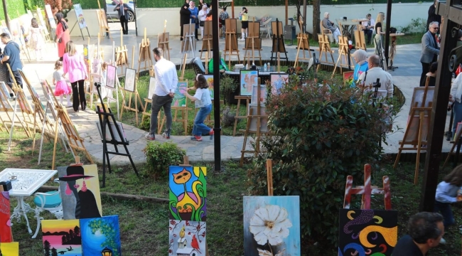 BU KONAKTA SANAT VAR