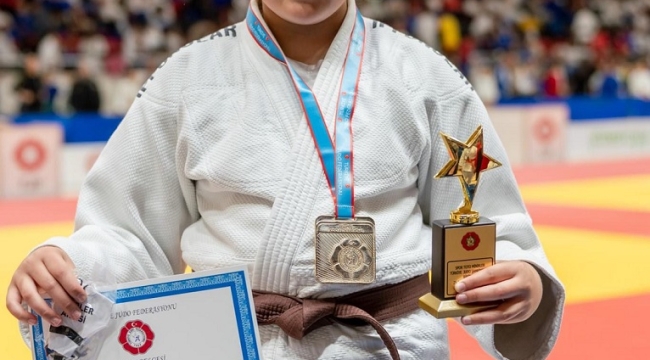 BÜYÜKŞEHİR'İN SPORCULARI BAŞARIYA DOYMUYOR