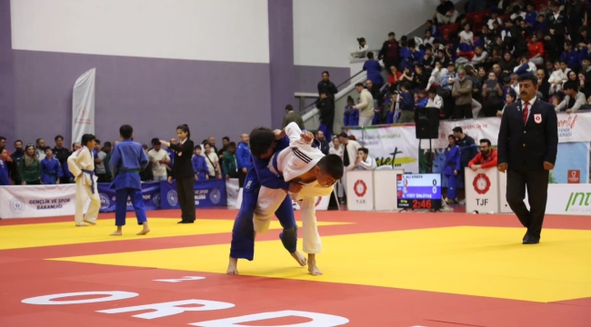 ORDU'DA YILDIZLAR TÜRKİYE JUDO ŞAMPİYONASI HEYECANI BAŞLADI