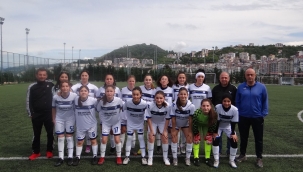 ÜFK'LI KIZLAR SAHNEDE