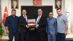 DULKADİROĞLU BELEDİYE BAŞKANI AKPINAR, ATAUZDER'E BAYRAM SEVİNCİ YAŞATTI