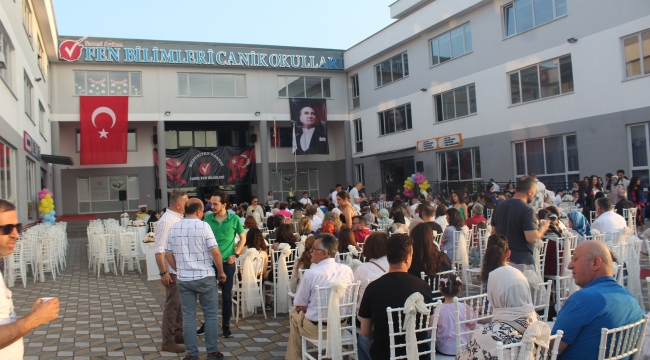 NAZMİ ARIKAN FEN BİLİMLERİ CANİK OKULLARI'NDA MEZUNİYET HEYECANI