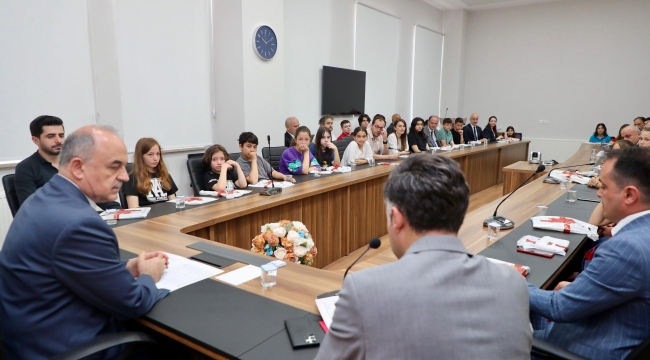 VALİ EROL'DAN TÜBİTAK YARIŞMALARINDA DERECEYE GİREN ÖĞRENCİLERE KUTLAMA