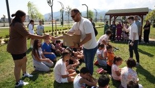 ALTINORDU BELEDİYESİ'NDEN ÇOCUKLARA DONDURMA İKRAMI