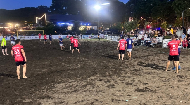 ÜNYE'DE MANYETİK KUM FUTBOL TURNUVASI HEYECANI BAŞLADI