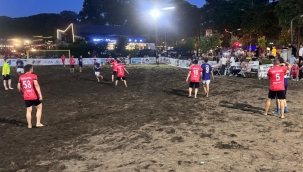 ÜNYE'DE MANYETİK KUM FUTBOL TURNUVASI HEYECANI BAŞLADI
