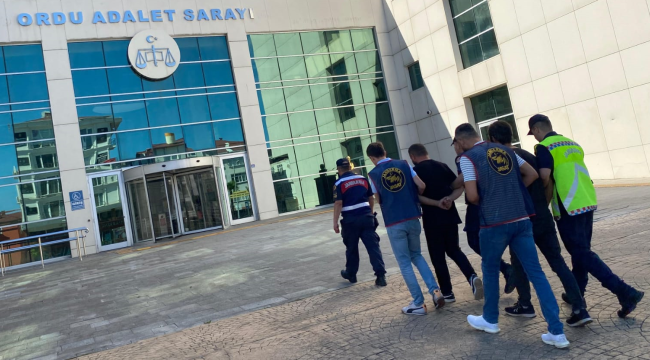 JANDARMA'DAN SİLAH VE UYUŞTURUCU KAÇAKÇILIĞINA DARBE!