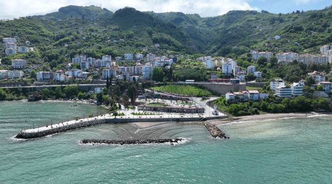 "BASTIĞIN YERLERİ TOPRAK DİYEREK GEÇME, TANI"