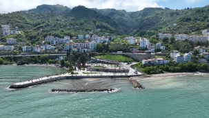 "BASTIĞIN YERLERİ TOPRAK DİYEREK GEÇME, TANI"