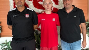 ÜFK'NIN YILDIZ ADAYI SİVASSPOR'A TRANSFER OLDU