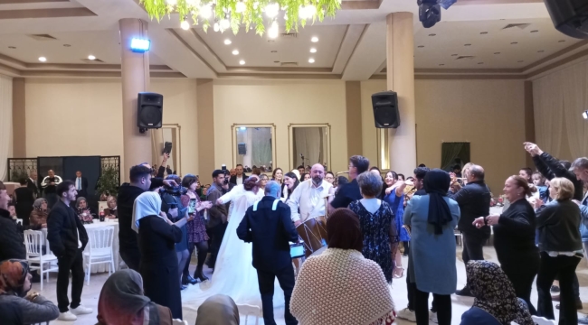 DENİZ İLE MEHMET CELAL DÜNYAEVİNE GİRDİ