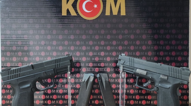 KARGO GÖNDERİSİNDEN 2 ADET RUHSATSIZ TABANCA ÇIKTI