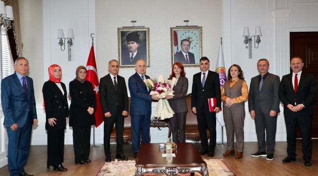ÖĞRETMENLERDEN VALİ EROL'A ZİYARET