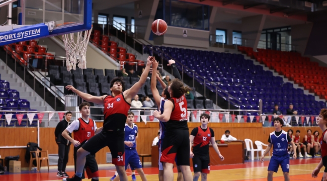 BASKETBOLDA ŞAMPİYON ÜNYE FEN LİSESİ