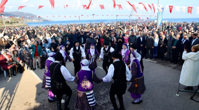 İSKELE ÜSTÜNDE 10 TONA YAKIN HAMSİ PİŞTİ