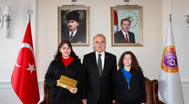 VALİ EROL'DAN DERECEYE GİREN ÖĞRENCİLERE KUTLAMA