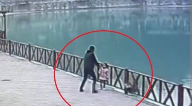 Fotoğraf İçin Poz Verirken Göle Düşen Çocuğu Babası Kurtardı 
