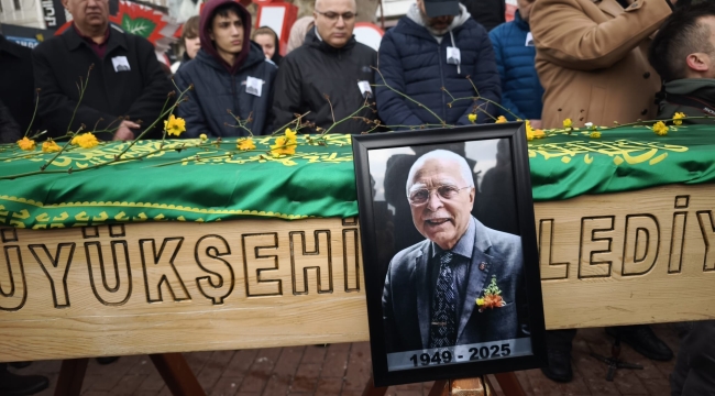 Gazeteci Ahmet Yenin Gözyaşlarıyla Son Yolculuğuna Uğurlandı