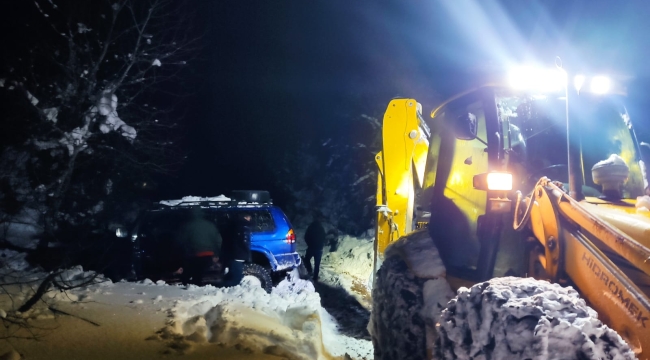 Ünye'de Yolları Açan Ekipler, Fatsa'da Araç Kurtardı
