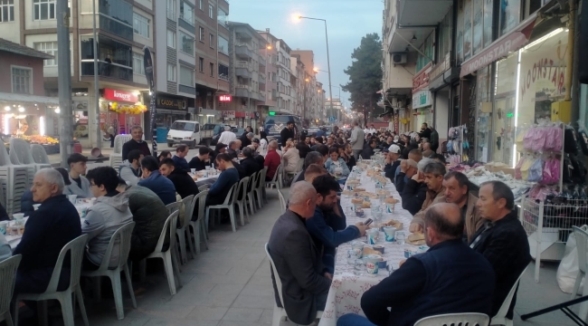 Balcı Kardeşler, Ramazan Geleneğini Sürdürerek Yüzlerce Kişilik İftar Verdi