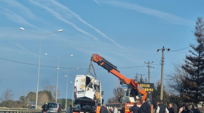 Futbol Kursu Öğrencilerini Taşıyan Minibüs Dere Yatağına Uçtu