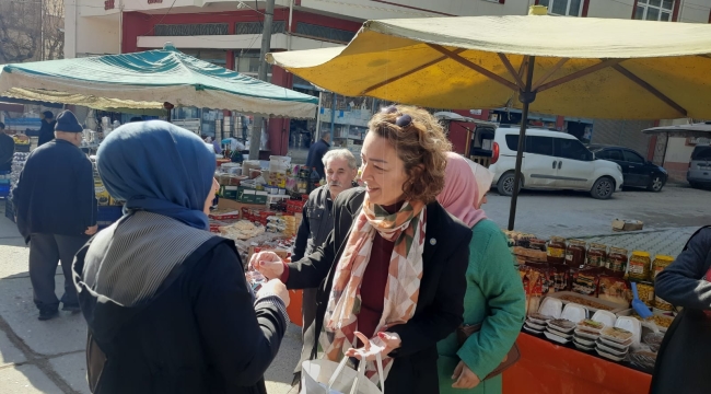 İYİ Parti İlçe Başkanı Zeren, Emekçi Kadınları Unutmadı