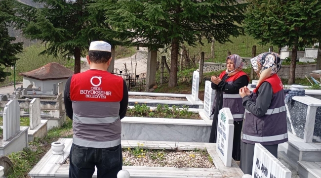 Mezarlıklar Duasız Kalmıyor