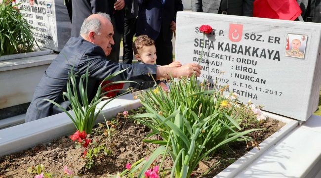 Ramazan Bayramı Arifesinde Şehitlerimiz Dualarla Yad Edildi 