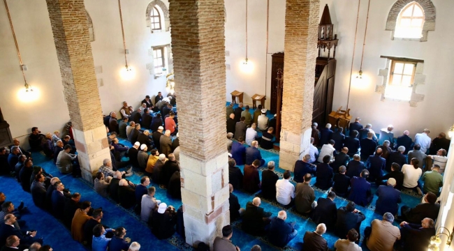 Tarihi Eski Pazar Camii İbadete Açıldı