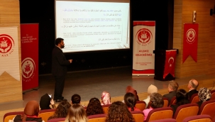 Vali Erol, "Aile Yılı" Kapsamında Düzenlenen Söyleşi Programına Katıldı