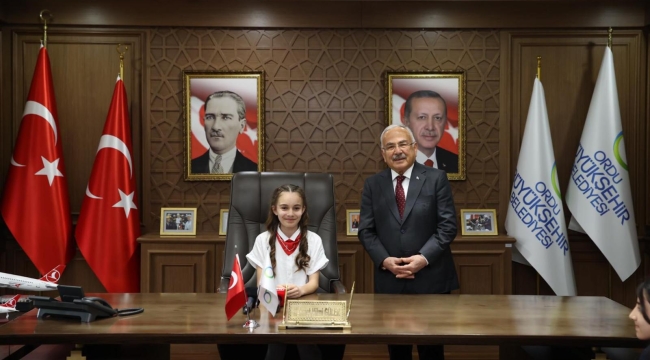 Başkan Güler, Koltuğunu Minik Başkan Cemre Su Korkmaz'a Devretti