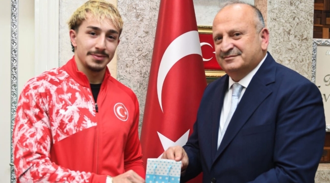 Başkan Tavlı'dan Avrupa Halter Şampiyonu Genç'e Tebrik