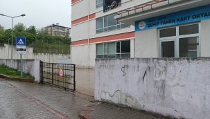 Burası Şehit Taner Kart Ortaokulu: Perde Duvarda Beton Kesmiş!