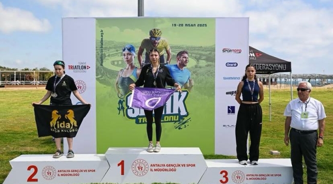 Büyükşehir'in Başarılı Sporcuları Madalyaya Doymuyor  