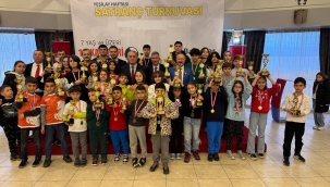 En İyi Hamle Yapanlar Kupa İle Ödüllendirildi  