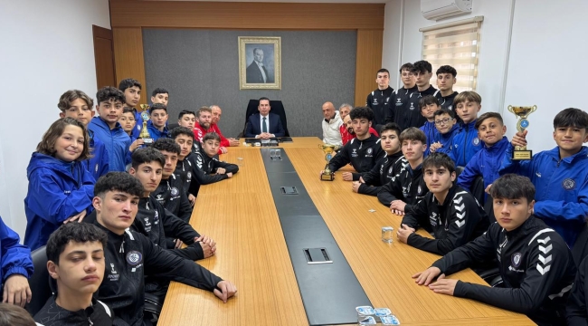 Kaymakam Işık Şampiyonları Ağırladı