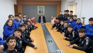 Kaymakam Işık Şampiyonları Ağırladı