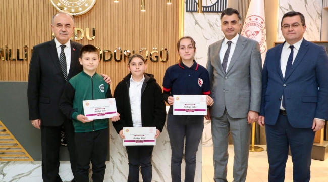 Vali Erol, Resim Sergisi Açılışına Katıldı