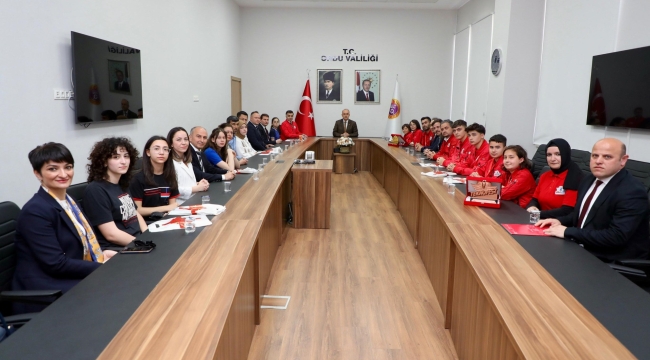 Vali Erol'dan Teknofest'te Dereceye Giren Öğrencilere Kutlama