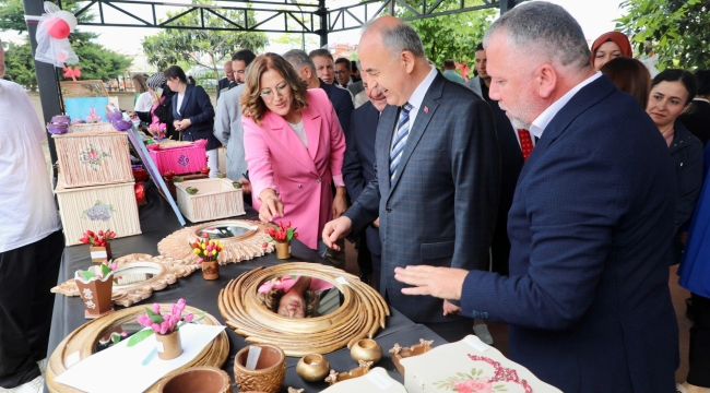 Vali Erol, Huzurevi Sakinlerinin Hazırladığı "El Ürünleri Sergisi"nin Açılışını Yaptı