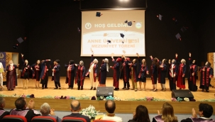 Anne Üniversitesi Öğrencileri Mezun Oldu