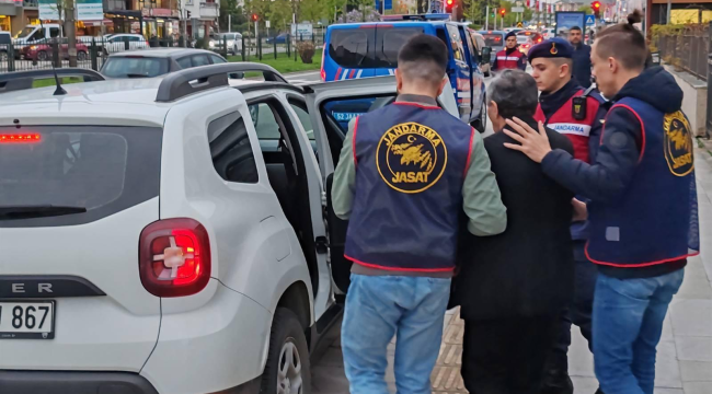 Jandarma 40 Kişiyi Yakaladı, 100 Araç Trafikten Men