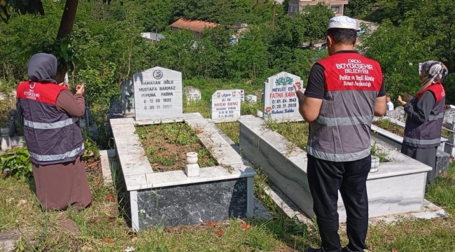 Mezarlıklar Duasız Kalmıyor