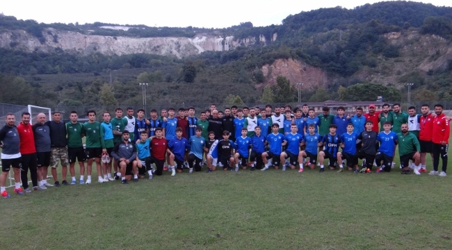 ÜFK'lı Gençlerden Ünye 1957 Spor Antrenmanına Ziyaret